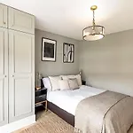 Serenity - Fulham Eve, Sleeps 14