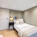 Serenity - Fulham Eve, Sleeps 14