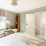 Serenity - Fulham Eve, Sleeps 14