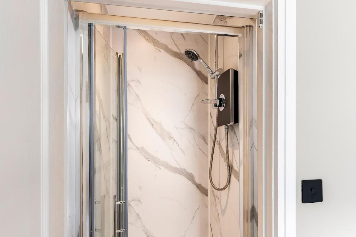 Serenity - Fulham Eve, Sleeps 14
