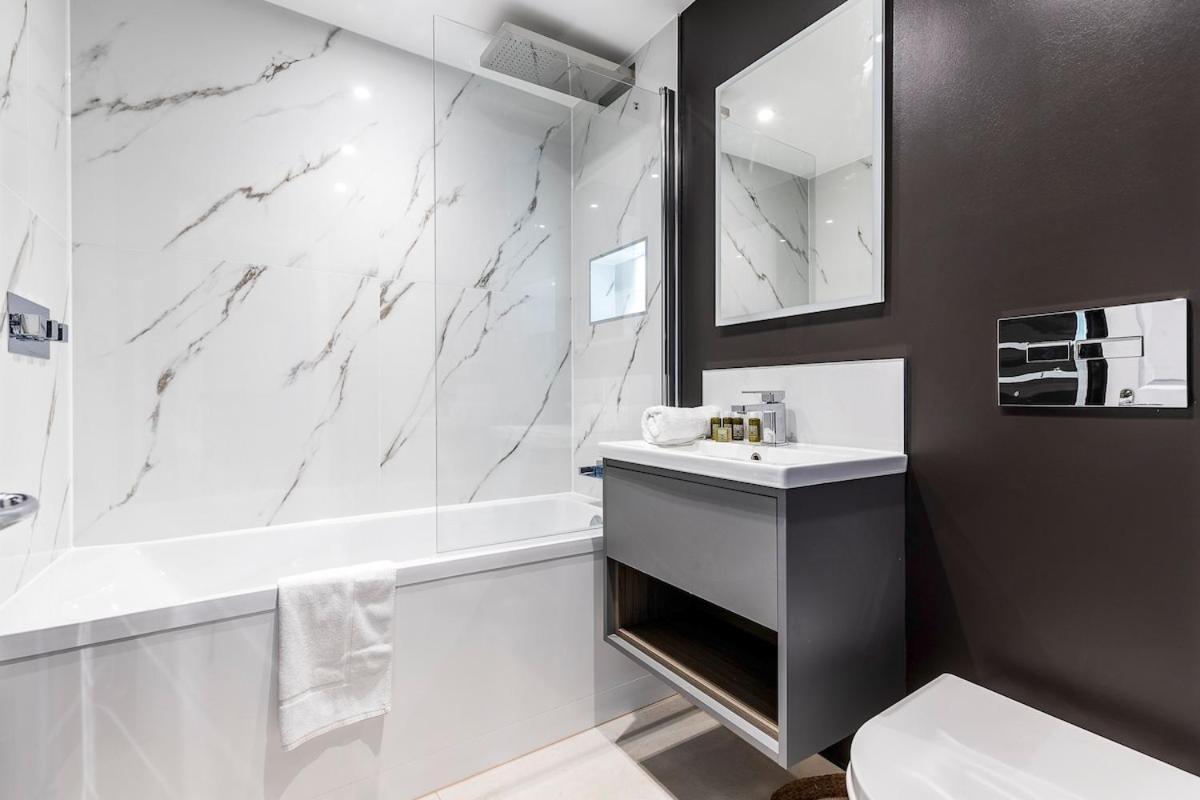 Serenity - Fulham Eve, Sleeps 14 Londra