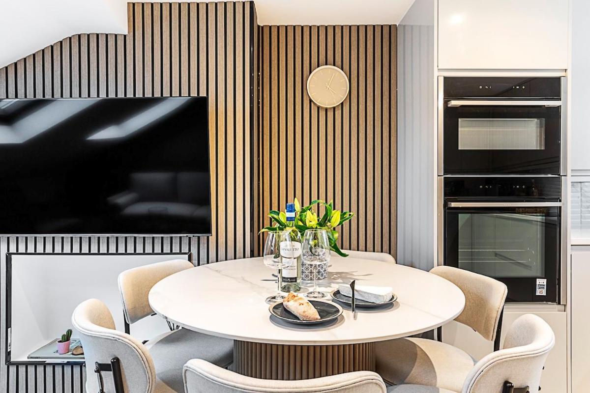 Appartamento Serenity - Fulham Eve, Sleeps 14 *