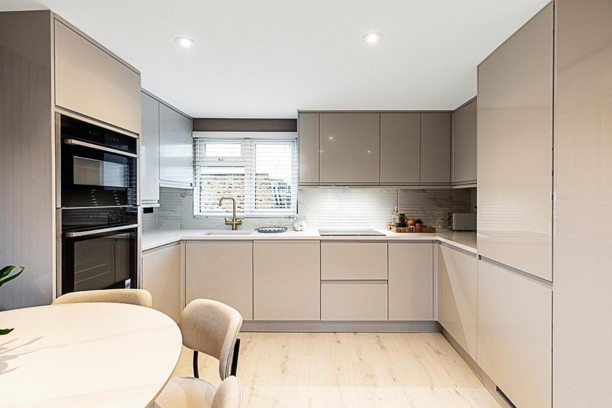 Serenity - Fulham Eve, Sleeps 14 *