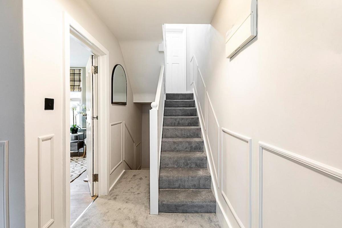 Appartamento Serenity - Fulham Eve, Sleeps 14 Londra